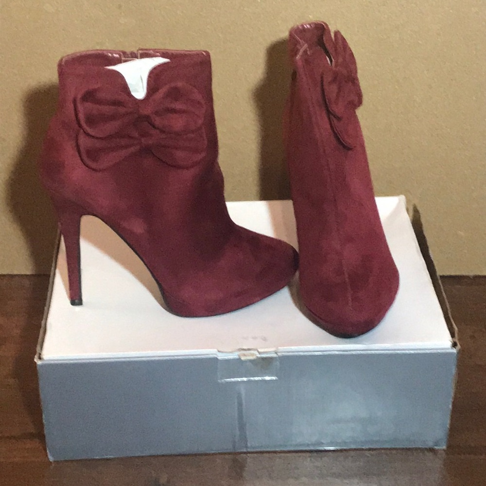 Weeboo women’s red suede bootie with two bows on each bootie (size 10).